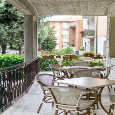 Cosy Modern Balcony Design with a Table