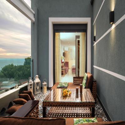 Elegant Traditional Balcony Design