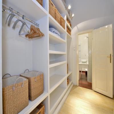 Modern Wardrobe Design With Shelves