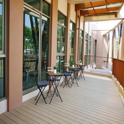 Cosy Modern Balcony Design with Folding Chairs and Tables