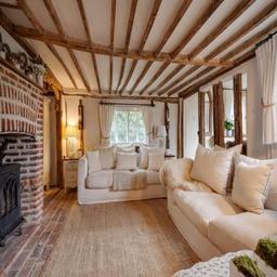 16th century english cottage living room