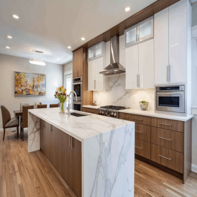 Modern Open Kitchen Design With Cappuccino Base And White Cabinets