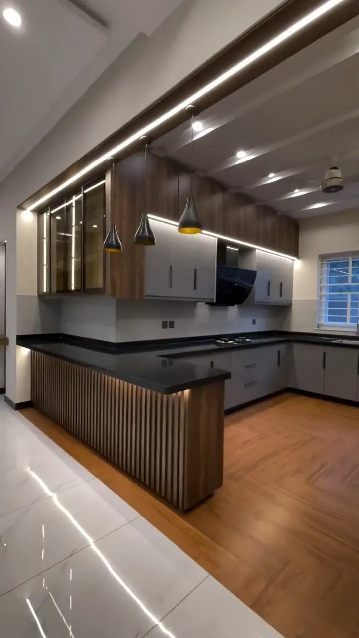 designerPortFolio639180943246325071.mp4